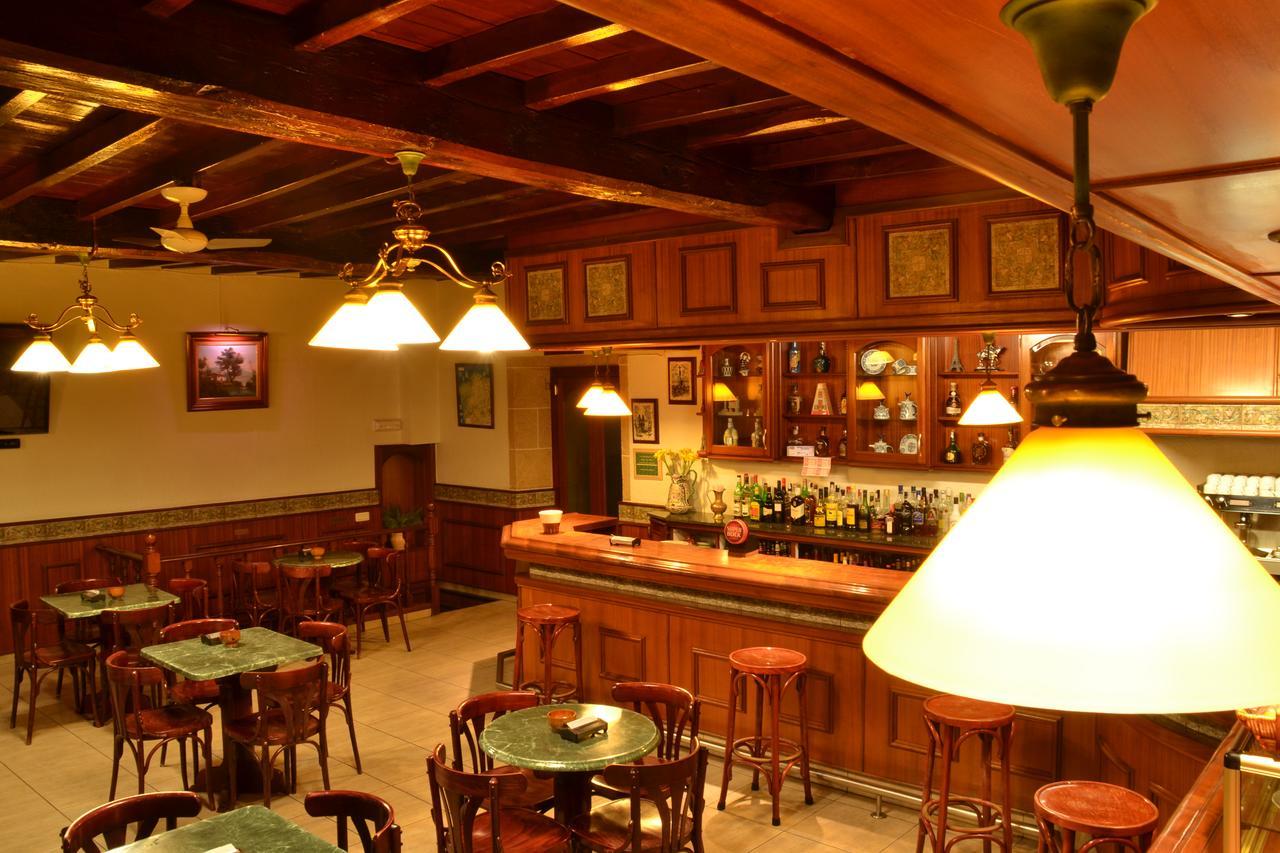 Hostal-Restaurante Paris Forcarei Buitenkant foto
