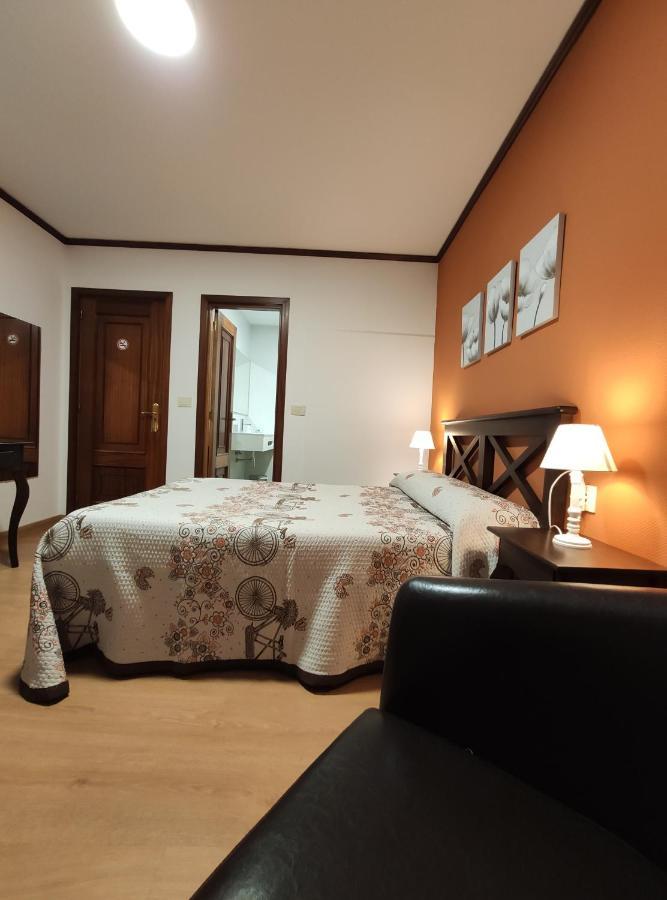 Hostal-Restaurante Paris Forcarei Buitenkant foto